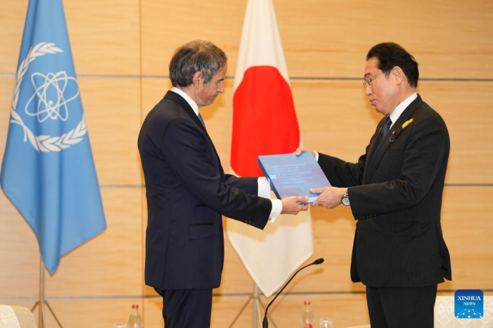 The International Atomic Energy Agency (IAEA) Director General Rafael Grossi (L) delivers safety review report on Japan's plan to release nuclear-contaminated water from the crippled Fukushima Daiichi nuclear power plant into the sea to Japanese Prime Minister Fumio Kishida in Tokyo, Japan, July 4, 2023. (Xinhua/Zhang Xiaoyu)