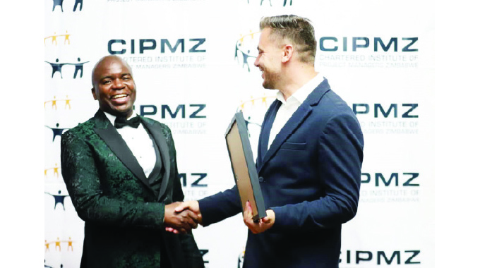 Geo Pomona chairman Mr Dilesh Nguwaya receives the award.